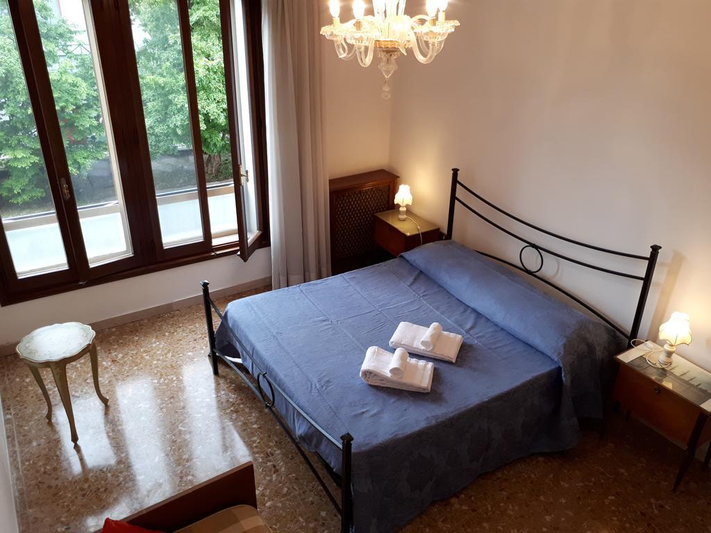 For Rent * Venecia